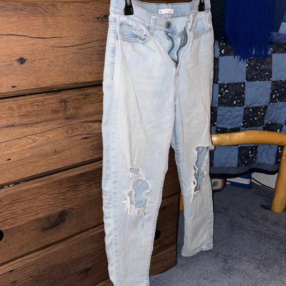 High Rise Mom Ripped Jeans - Picture 4 of 4